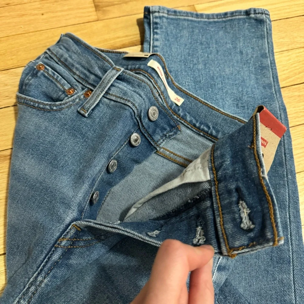 NWT Levi’s high rise wedgie straight cropped jeans